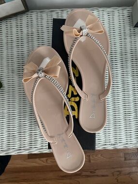 New Dizzy jelly sandal. Beige size 9